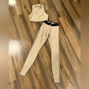 Alo Yoga airlift leggings & bra XS / S $200 Gravel / BL